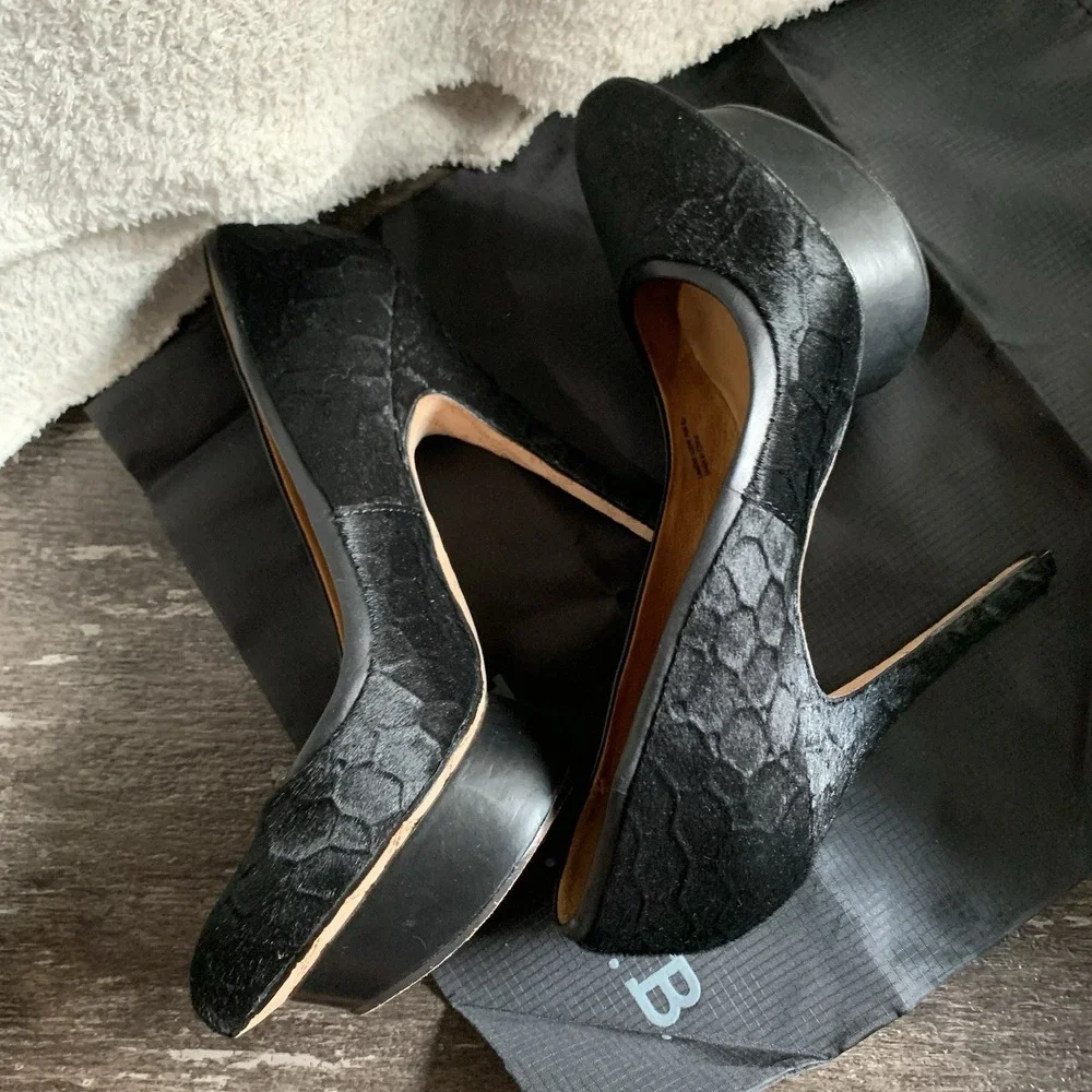 L.A.M.B by Gwen Stefani Calf Hair Floating Platform Stiletto Pump Heels Size 7.5